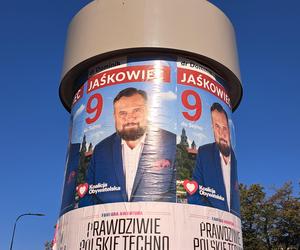 Plakaty wyborcze w Krakowie. Tak politycy promują się w przestrzeni miejskiej