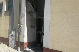 Pożar bloku w Tarnowie. Włóczęga posłał 12 osób do szpitala. Wśród poszkodowanych są dzieci