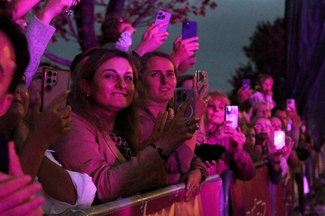 Tłumy wyszły w nocy na ulice. Ludzie klaskali, okrzykom nie było końca
