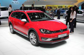 Volkswagen Golf Alltrack zjeżdża z asfaltu na podbój poboczy - ZDJĘCIA