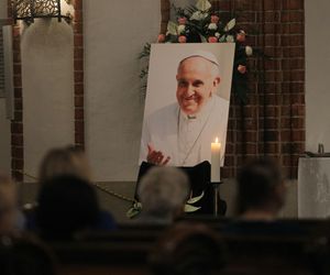 Msza święta w Warszawie za zmarłego papieża Franciszka. Archidiecezja warszawska podała nową datę