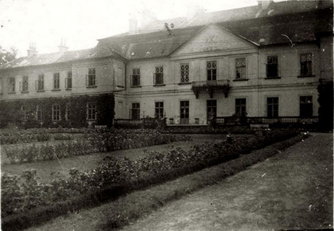 Zespół pałacowo-parkowy Klemensów-Park