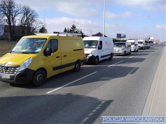 Konwój z pomocą humanitarną przejechał przez Wrocław 