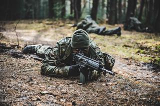 Szkolenie wojskowe na poligonie w Nowej Dębie. Terytorialsi rekruci rozpoczną cykl strzelań bojowych [ZDJĘCIA]