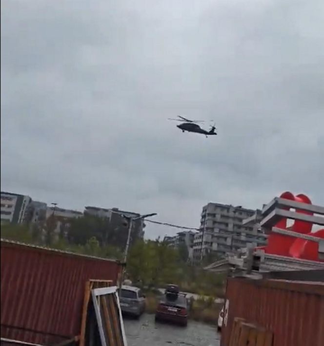 Wojskowe śmigłowce latają nisko nad Warszawą. Co się dzieje?