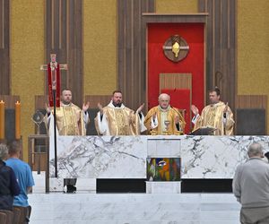 Warszawa żegna papieża Franciszka. Poruszające wpisy w Archikatedrze 