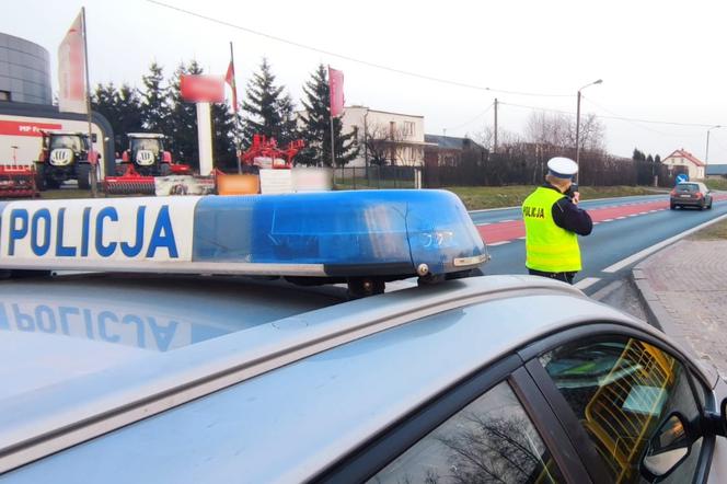 Policjanci z grupy "Speed" na "trasie śmierci" koło Torunia. Zdjęcia z akcji