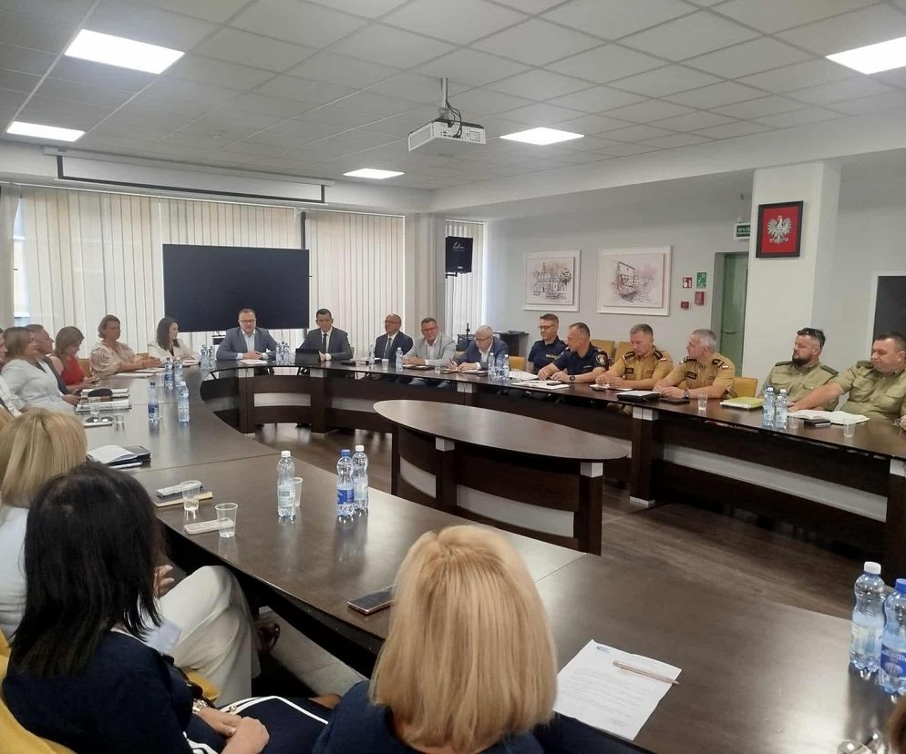 Gotowe sa miejsca parkingowe, komunikacja i woda dla widzów. Miasto gotowe jest na pokazy Air Show 2025