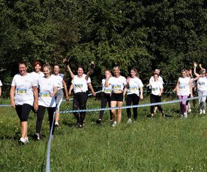 Jump and Run 2023 w Bydgoszczy. Bieg z dmuchanymi przeszkodami przyciągnął tłumy