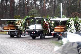 Mały Ignaś pożegnał rodziców i siostrzyczkę. Wielkie wzruszenie na pogrzebie ofiar wypadku pod Żarami