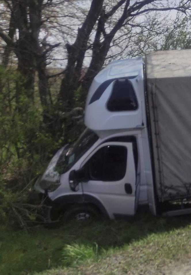 Śmiertelny wypadek pod Wrocławiem! Kierowca alfy romeo zginął w zderzeniu z tirem i busem 