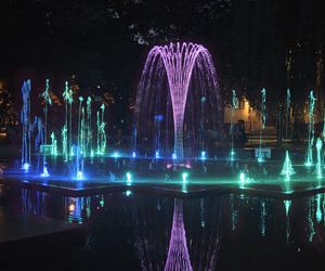 Muzyka, światło i woda w sercu Bydgoszczy. Ta fontanna naprawdę gra!