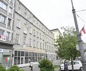 „To co robi miasto, to skandal”. Warszawa sprzedaje zabytkową kamienicę w centrum za grube miliony
