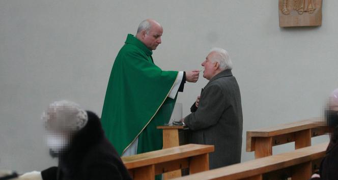Dałem 10 zł biednej dziewczynce. Wielkie serce Lecha Wałęsy!