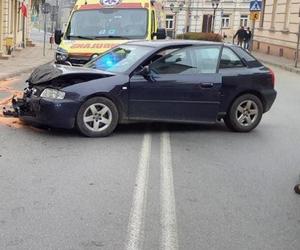 Śmiertelny wypadek w Piotrkowie Trybunalskim. Nie żyje kierowca peugeota [ZDJĘCIA].