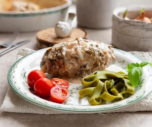 Takich zrazów jeszcze nie próbowaliście. Pyszne roladki z boczkiem i gorgonzolą