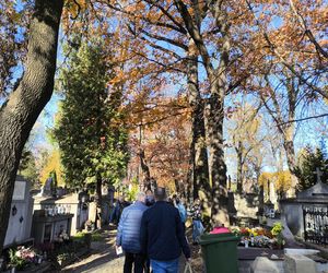 Słoneczna pogoda sprzyjała. 32. Kwesta Na Odnowę Zabytków Starego Cmentarza w Tarnowie