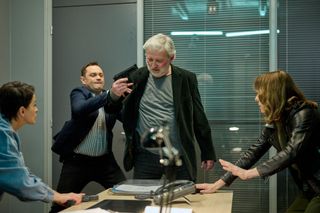 Na Wspólnej, odc 4024. Sławek (Mariusz Słupiński), policjant (Dariusz Klimek), Kaja Kasprzyk (Alicja Kalinowska), Iga (Lidia Sadowa)