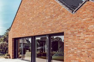 Dom z melanżowej cegły