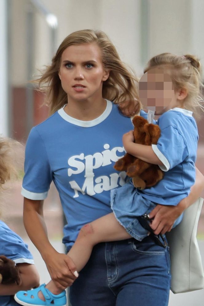 Agnieszka Kaczorowska. Tańcząca z córkami