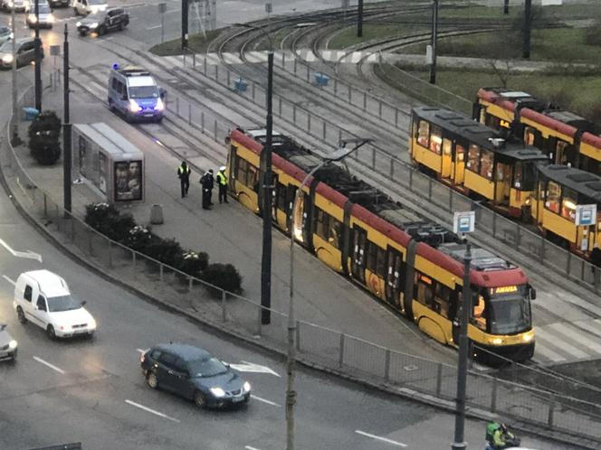 Ranny pasażer tramwaju na rondzie Wiatraczna 