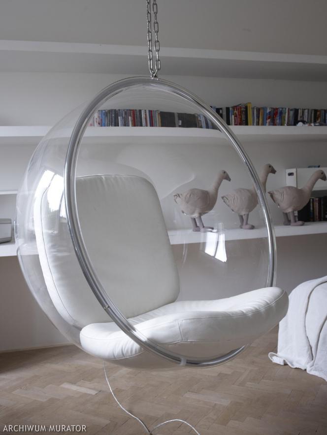 Fotel Bubble chair w pokoju w stylu vintage