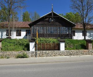 To miejsce w Małopolsce przyciąga turystów jesienią. Jego ozdobą jest unikatowy drewniany dwór
