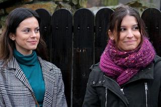 	M jak miłość odc. 1787. Justyna (Magdalena Wieczorek), Kasia (Paulina Lasota)