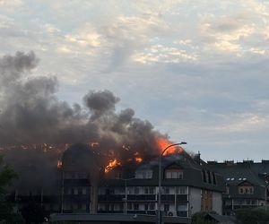 Pożar bloku mieszkalnego w Ząbkach 