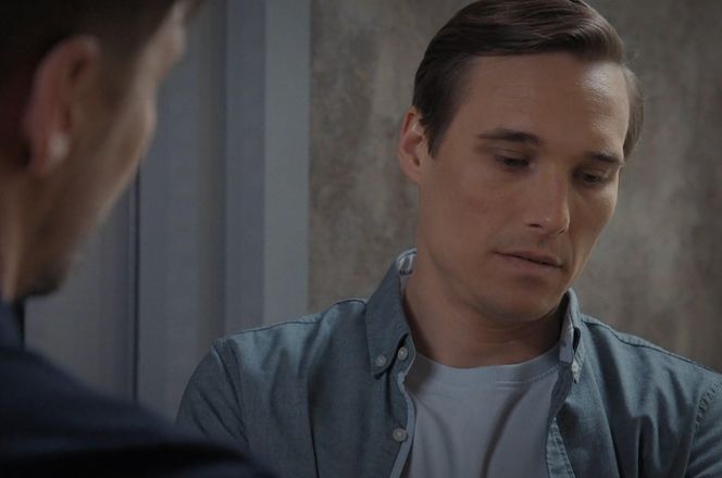 M jak miłość, odcinek 1874: Olek (Maurycy Popiel), Marcin (Mikołaj Roznerski)