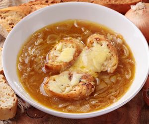 Francuska zupa cebulowa z wolnowaru