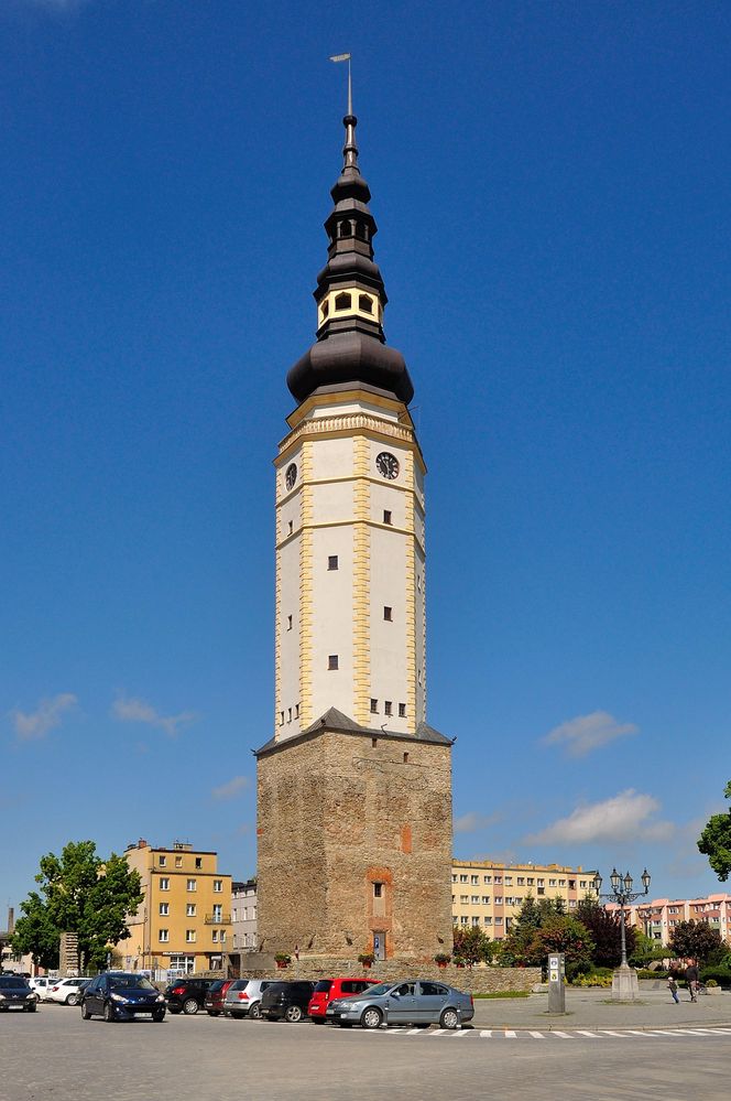 Wieża ratuszowa w Strzelinie w 2016 r.