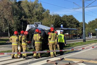 Wypadek na Wojska Polskiego w Łodzi. Tramwaj zderzył się z samochodem dostawczym