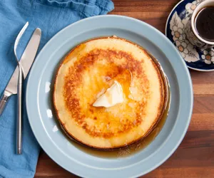 Puszyste i maślane naleśniki po szwedzku. Tajemnica ich smaku to odpowiednie proporcje składników