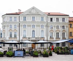 Remont Krakowskiego Przedmieścia. Dyrektor ZDM przegrał zakład! Poszło o termin zakończenia prac