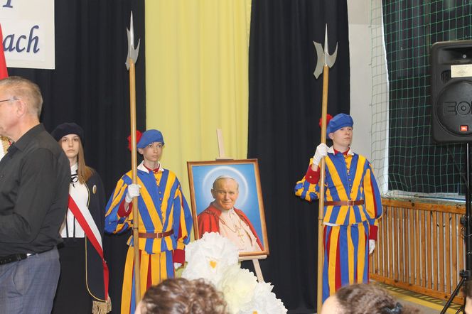 Jubileusz 40-lecia połączony był ze świętem szkoły, ponieważ obchodzi ona również 28. rocznicę nadania imienia.