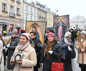 Wojownicy Maryi w pokutnej procesji różańcowej