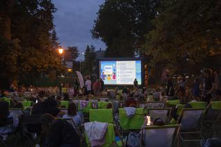 Kino plenerowe w Bibliotece Miejskiej w Grudziądzu. Dwa seanse jeszcze w sierpniu 