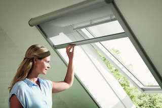 Moskitiery do okien i na drzwi balkonowe: najlepszy sposób na komary 