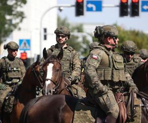 Defilada wojskowa w Katowicach i piknik. Wojewódzkie Obchody Święta Wojska Polskiego 2024