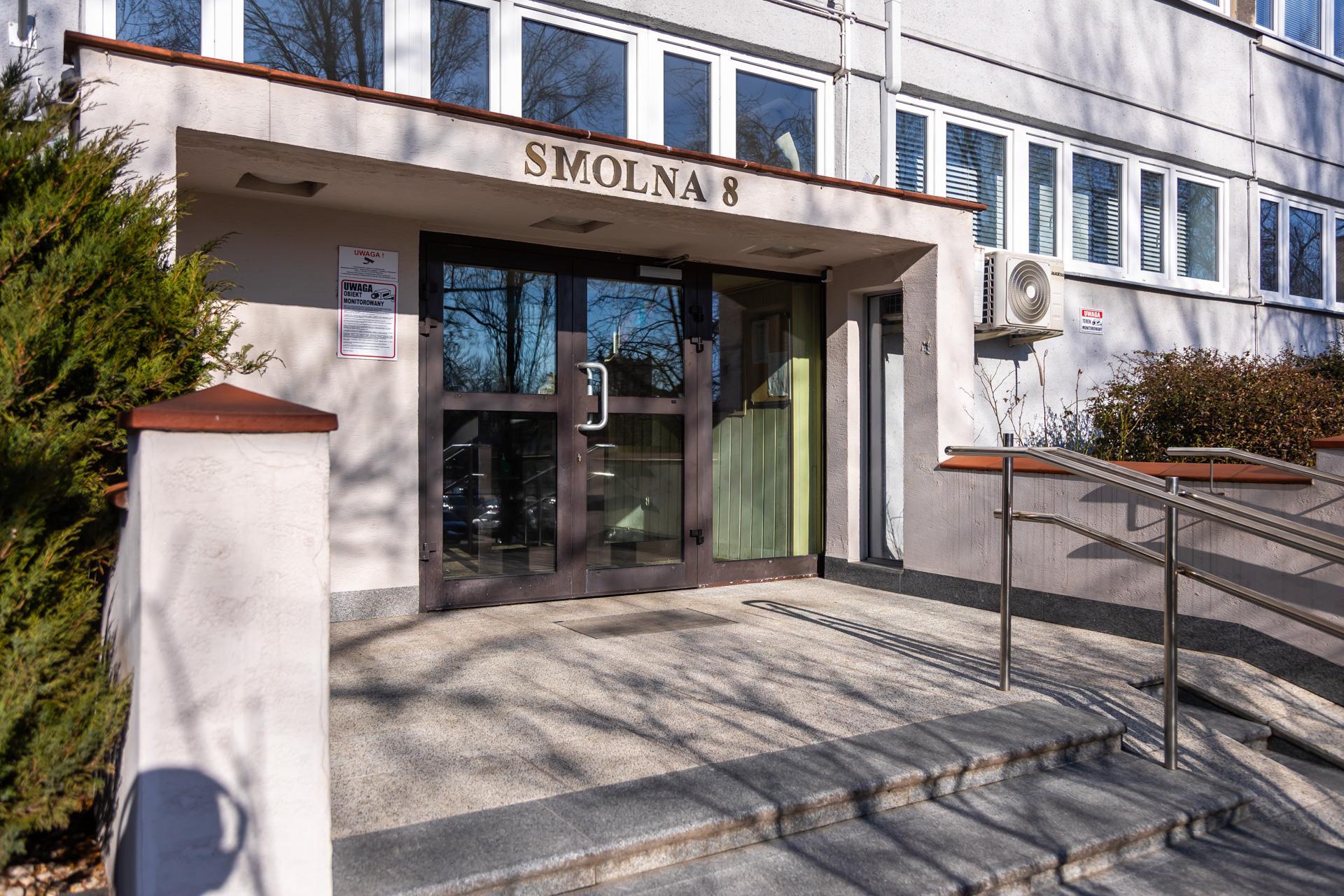 Młotek na Smolnej 8 w Warszawie. Zobacz zdjęcia symbolu luksusowych mieszkań w PRL-u