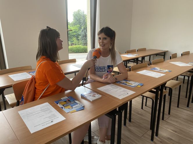 Wakacyjny patrol Eska Summer City w olsztyńskim oddziale Szkoły Policealnej Pascal