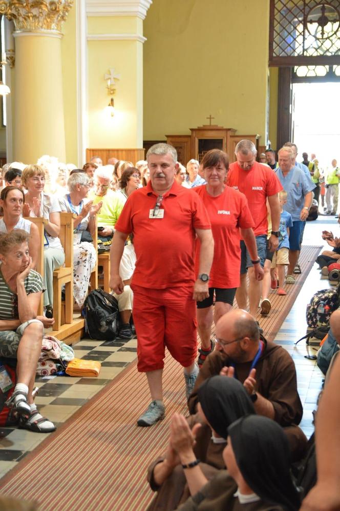 Zmęczeni, ale duchowo mocni. Lubelscy pątnicy mają przed sobą ostatnie 17 km by dotrzeć na Jasną Górę! ZDJĘCIA