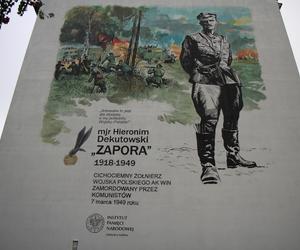 Mural poświęcony mjr Hieronimowi Dekutowskiemu na ul. Unickiej w Lublinie