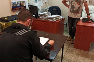 Piekary Śląskie: Złodziej ukradł saszetkę z pieniędzmi. Przez chwilę się wahał!