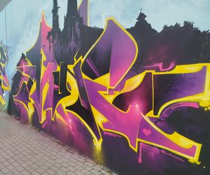 Kolorowe grafiki w siedleckim tunelu pod torami
