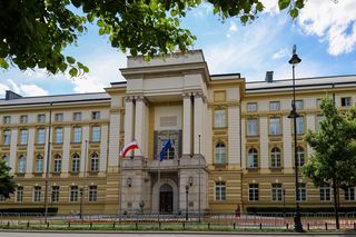 Alarm przed Kancelarią Premiera. Kobieta z kanistrem i zapalniczką. Interweniowały służby