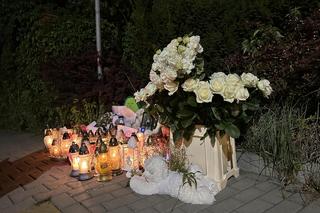 Tak pożegnali 9-letnią Ewę. Zginęła pod kołami tira. Morze kwiatów i zniczy. A po środku białe pluszowe misie