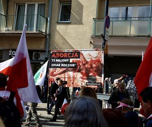 Banery na powitanie Nawrockiego 