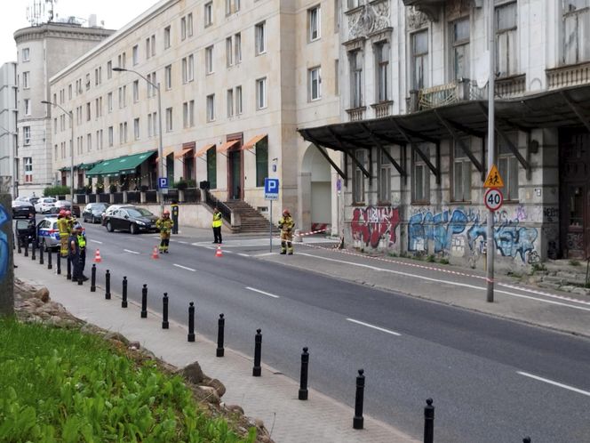 Ludzie usłyszeli huk, z okien buchnął pył. Runęła część zabytkowej kamienicy w Śródmieściu